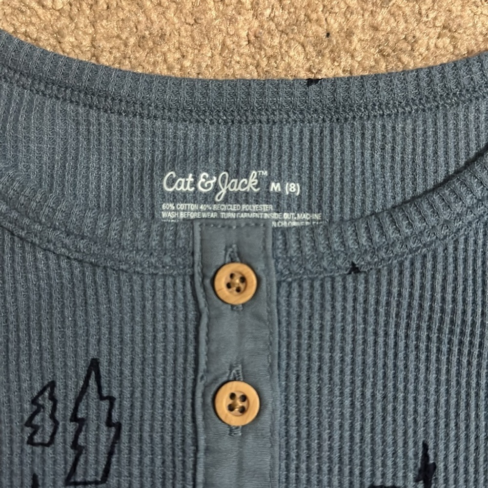 Bundle of 2 cat and jack long sleeve shirts - Picture 3 of 4